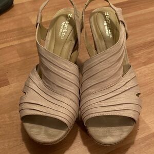 Naturalizer Women's Taupe Wedge Sandals